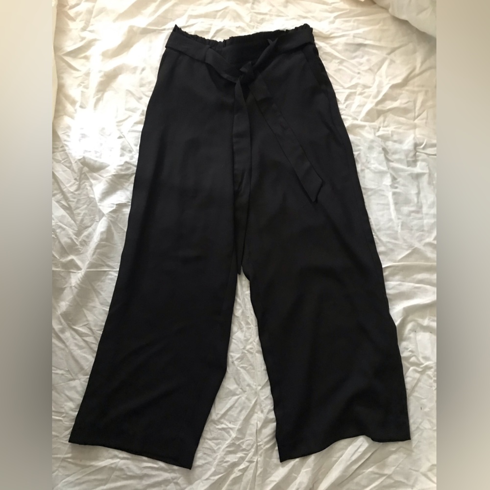 Lauren Conrad black dress capris